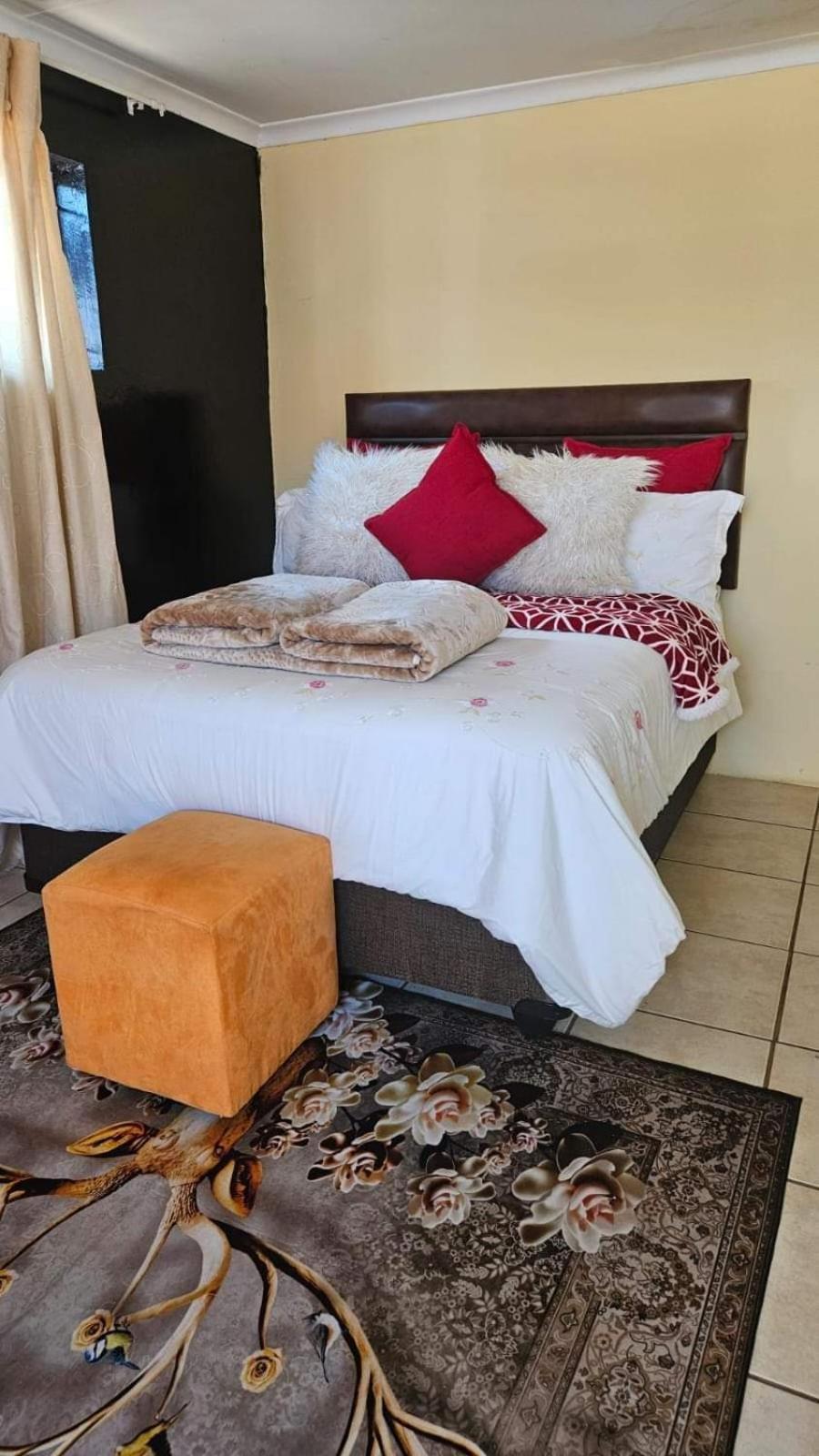 Goodlife Guest House In Mafikeng Exterior foto