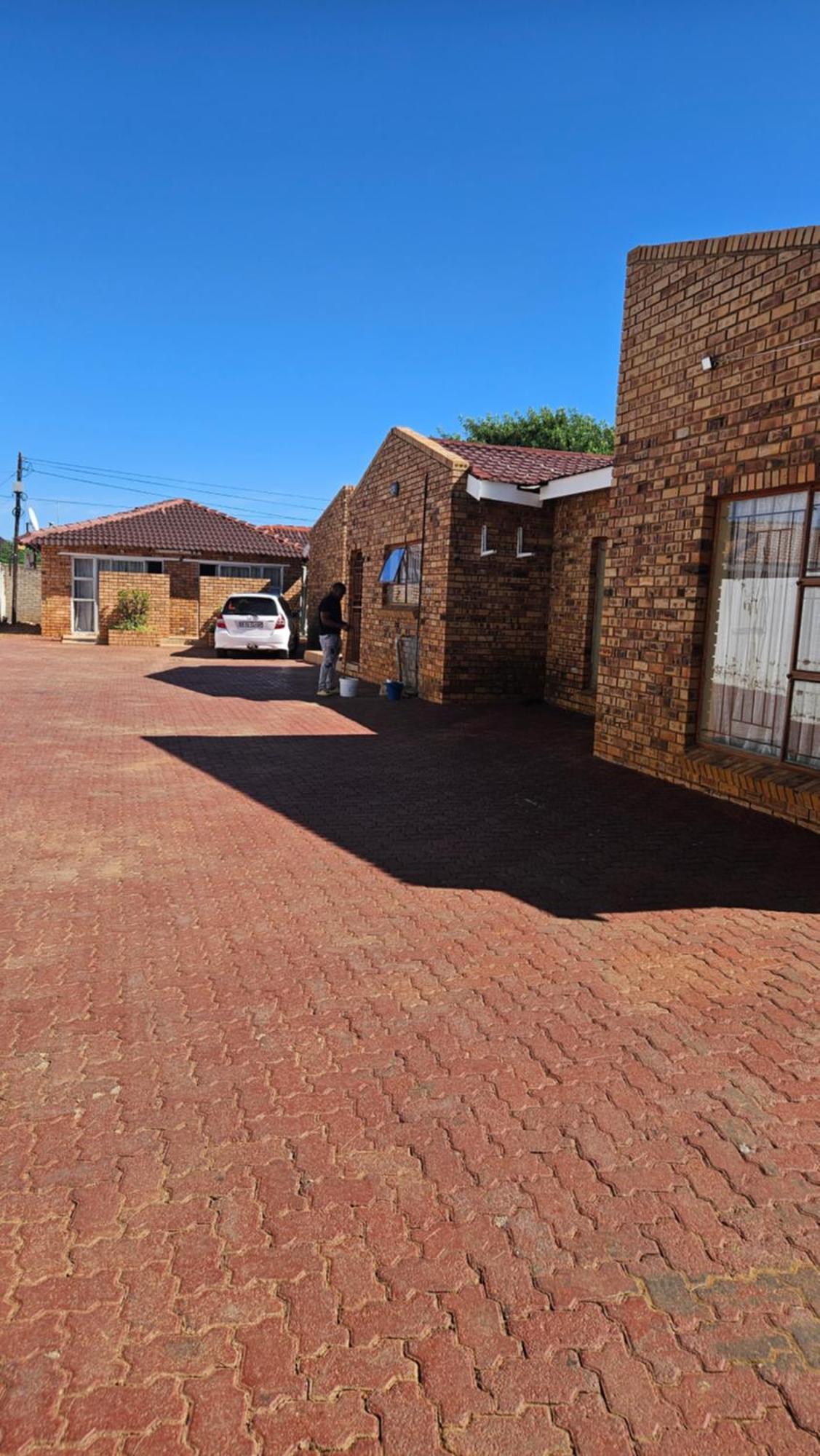 Goodlife Guest House In Mafikeng Exterior foto